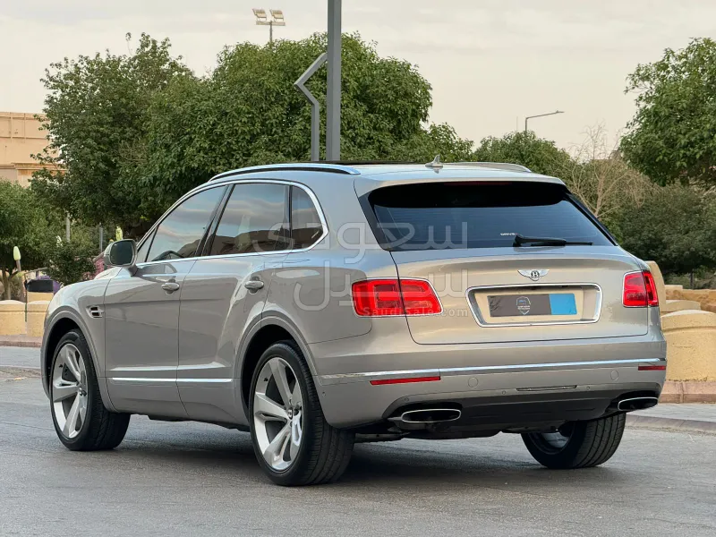 2017 بنتلي بنتايجا الاصدار الاول
