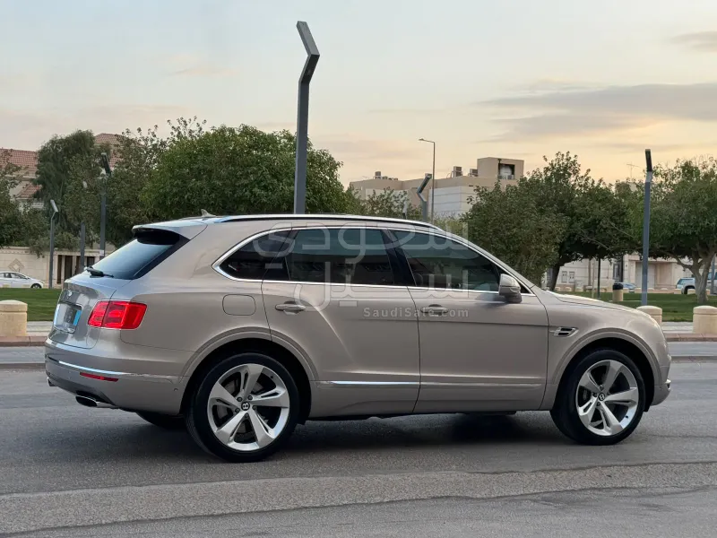 2017 بنتلي بنتايجا الاصدار الاول