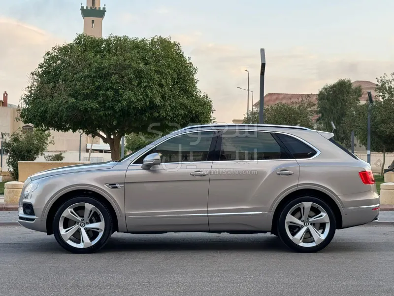 2017 بنتلي بنتايجا الاصدار الاول