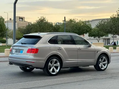 2017 بنتلي بنتايجا الاصدار الاول