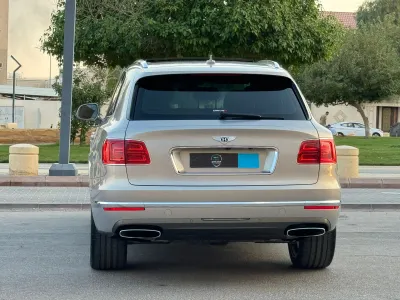 2017 بنتلي بنتايجا الاصدار الاول