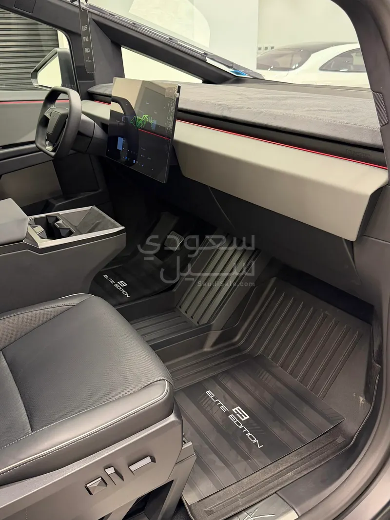 2024 تيسلا سايبر تراك