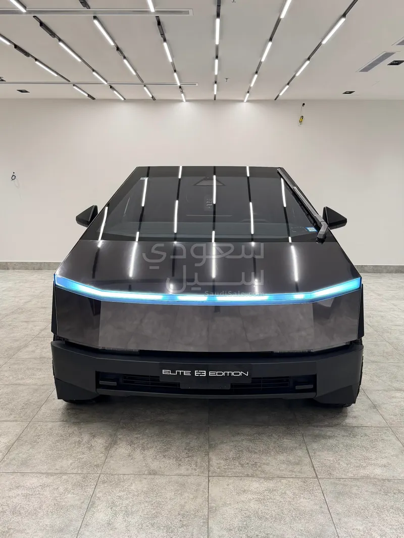 2024 تيسلا سايبر تراك