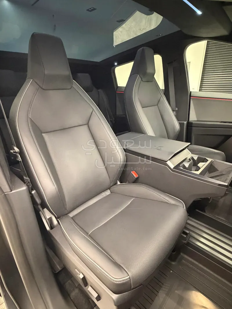 2024 تيسلا سايبر تراك