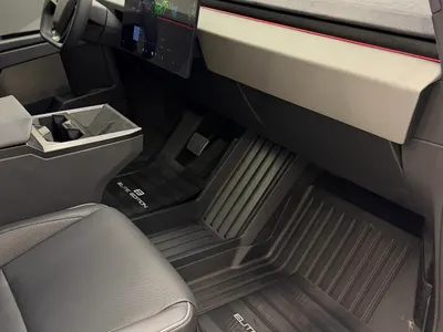 2024 تيسلا سايبر تراك