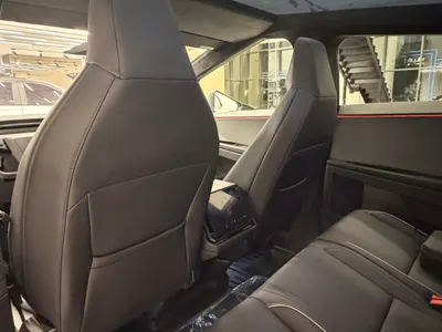 2024 تيسلا سايبر تراك