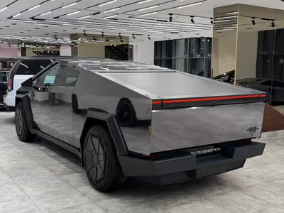 2024 تيسلا سايبر تراك