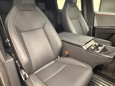 2024 تيسلا سايبر تراك