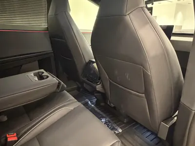 2024 تيسلا سايبر تراك