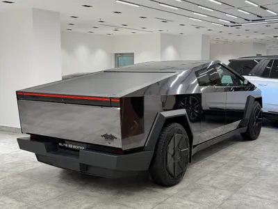 2024 تيسلا سايبر تراك