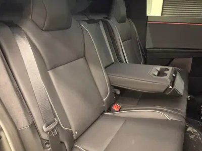 2024 تيسلا سايبر تراك