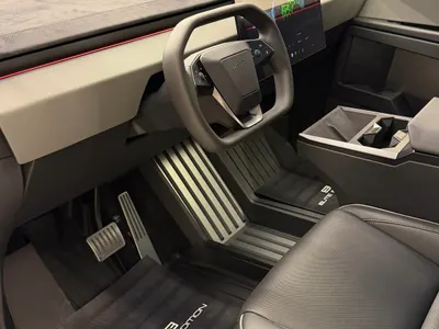 2024 تيسلا سايبر تراك