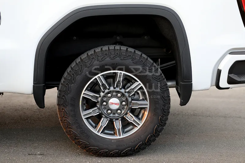 2025 جي ام سي سييرا اي تي 4