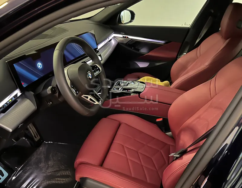 2024 بي ام دبليو الفئة الخامسة 520 أي إم كت