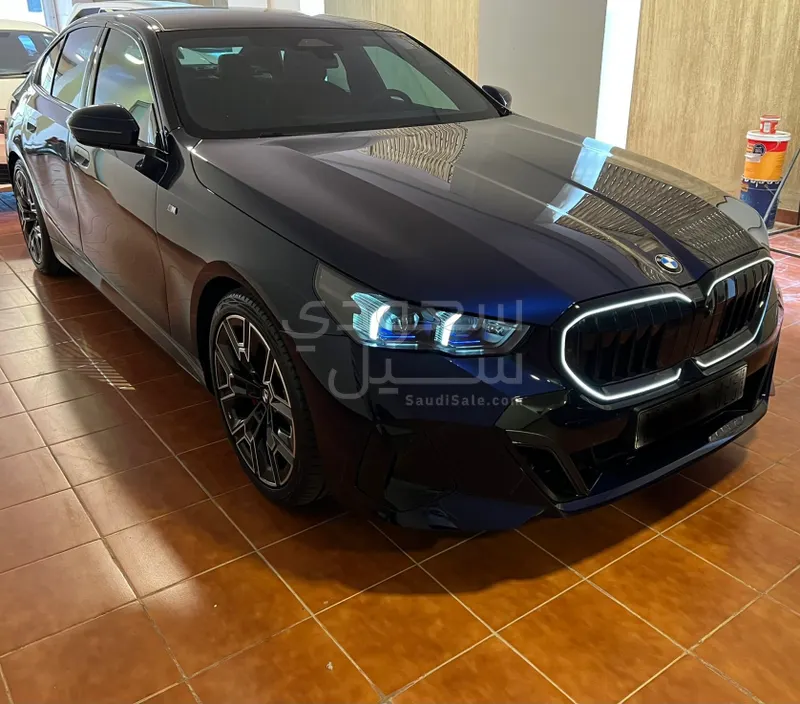 2024 بي ام دبليو الفئة الخامسة 520 أي إم كت