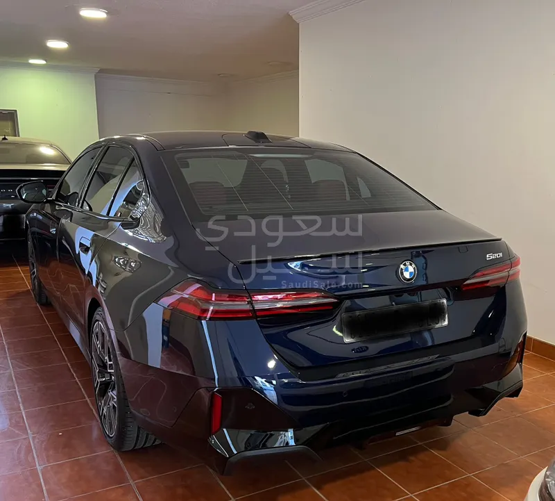 2024 بي ام دبليو الفئة الخامسة 520 أي إم كت