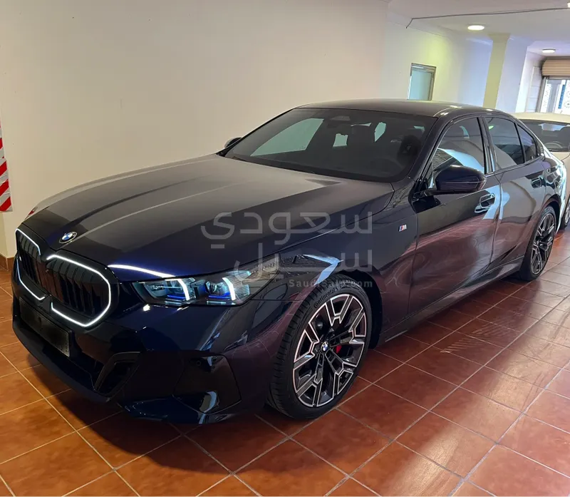 2024 بي ام دبليو الفئة الخامسة 520 أي إم كت