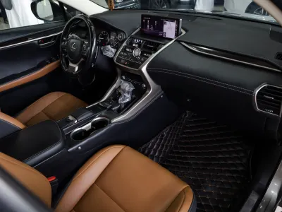 2021 لكزس إن إكس 300