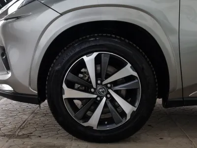 2021 لكزس إن إكس 300