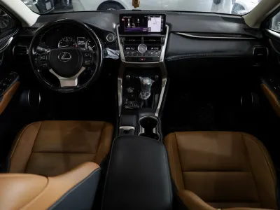 2021 لكزس إن إكس 300