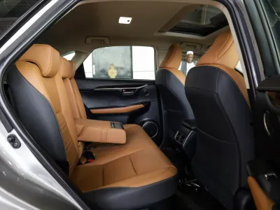 2021 لكزس إن إكس 300