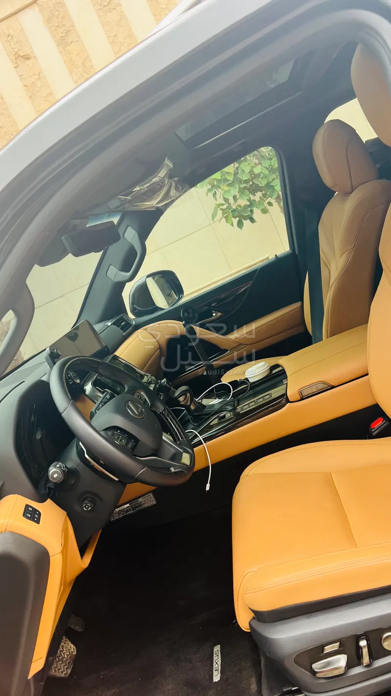 2024 لكزس إل إكس 600