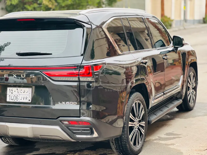 2024 لكزس إل إكس 600