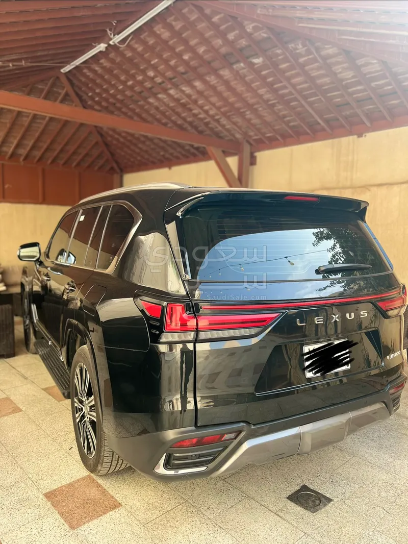 2024 لكزس إل إكس 600