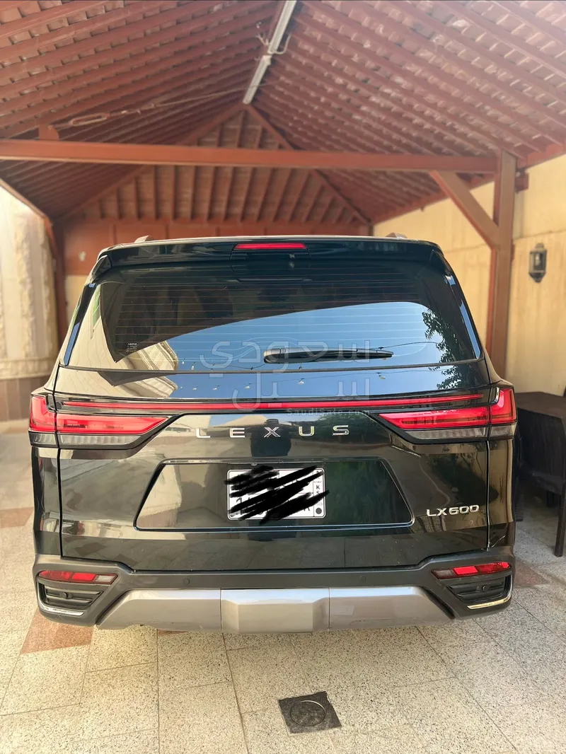 2024 لكزس إل إكس 600