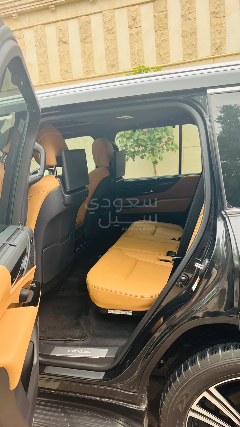 2024 لكزس إل إكس 600