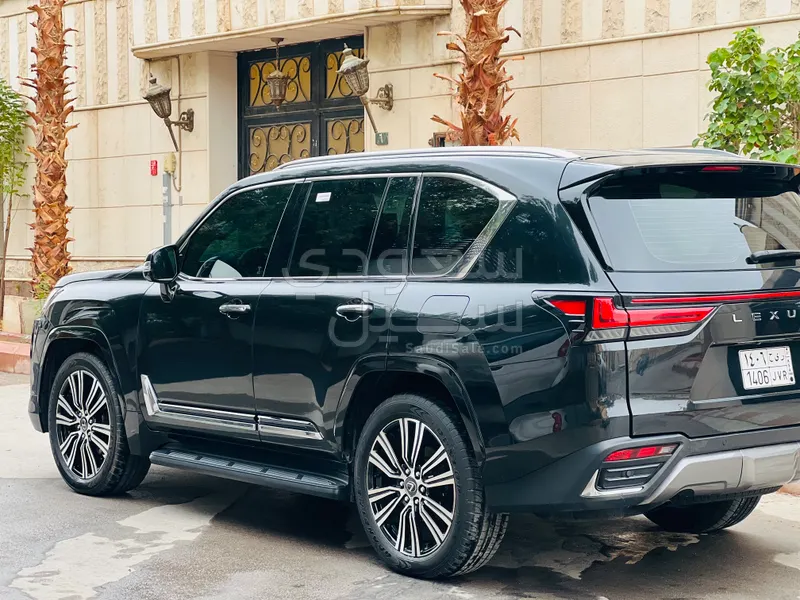 2024 لكزس إل إكس 600