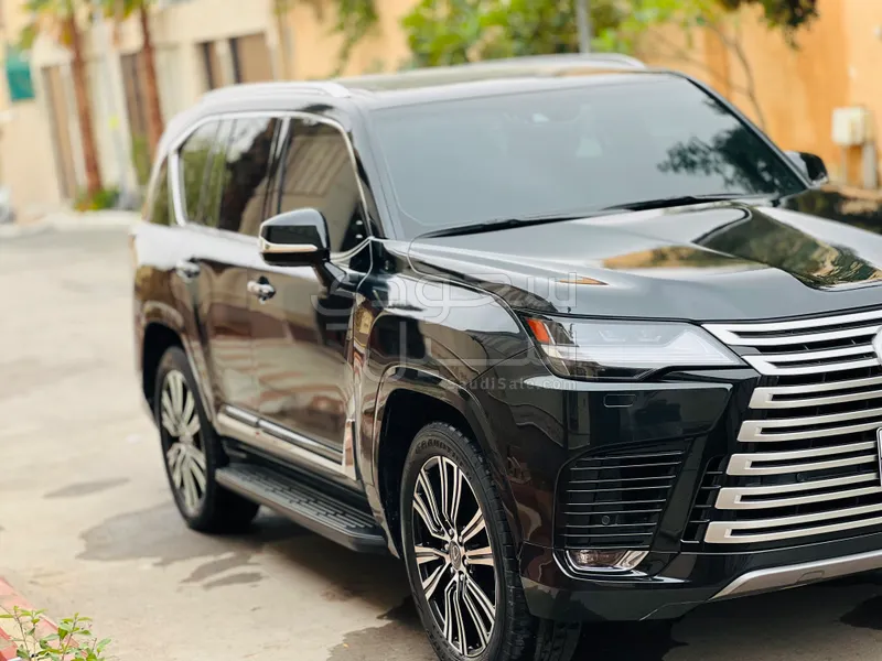 2024 لكزس إل إكس 600