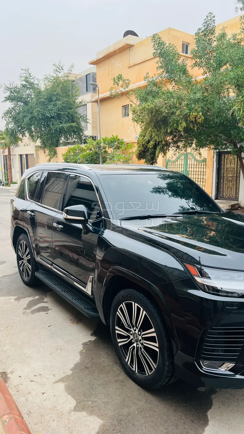 2024 لكزس إل إكس 600