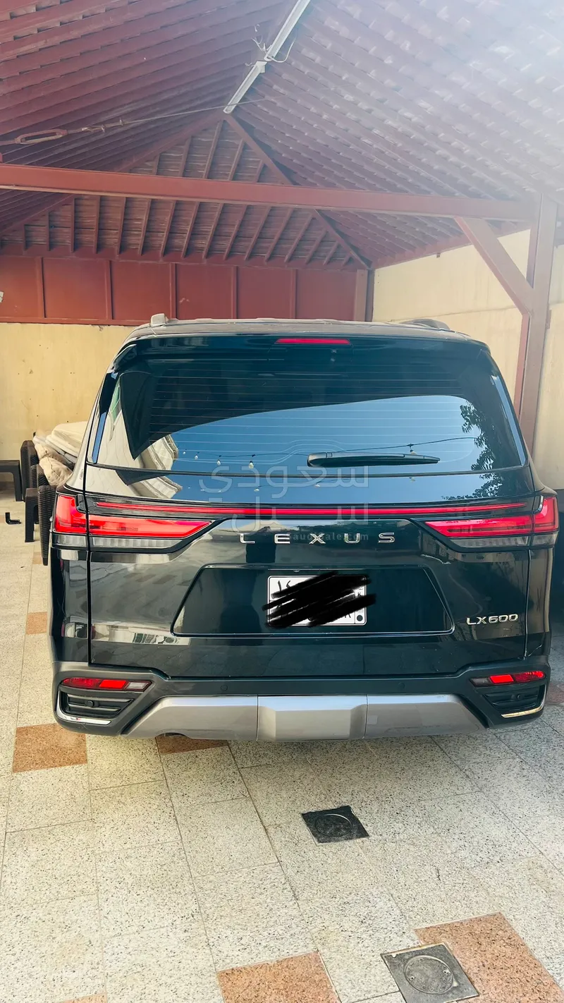 2024 لكزس إل إكس 600