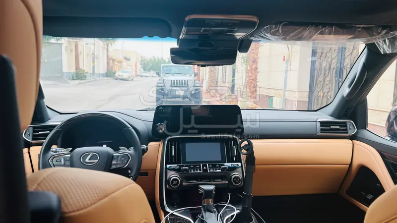 2024 لكزس إل إكس 600