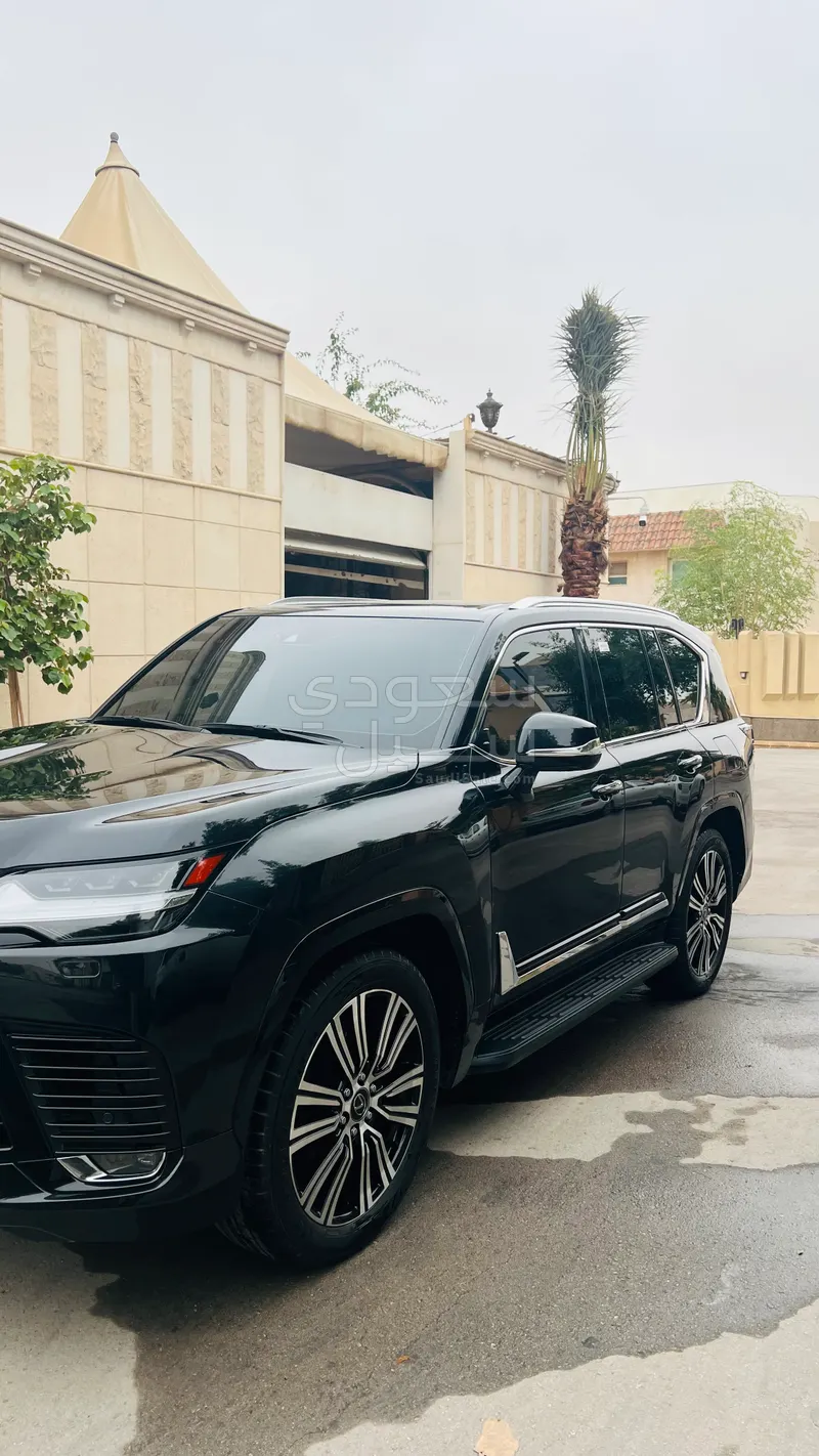 2024 لكزس إل إكس 600