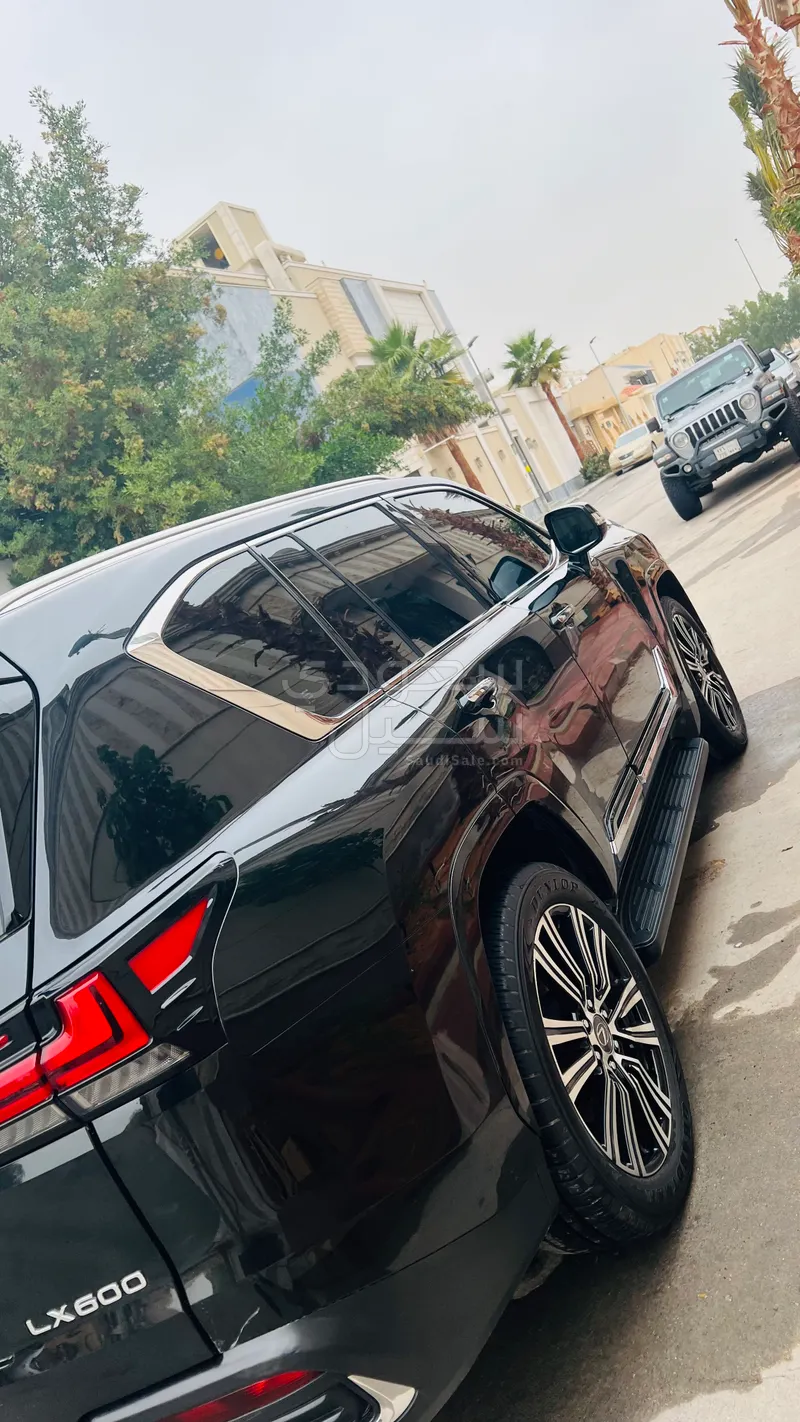 2024 لكزس إل إكس 600