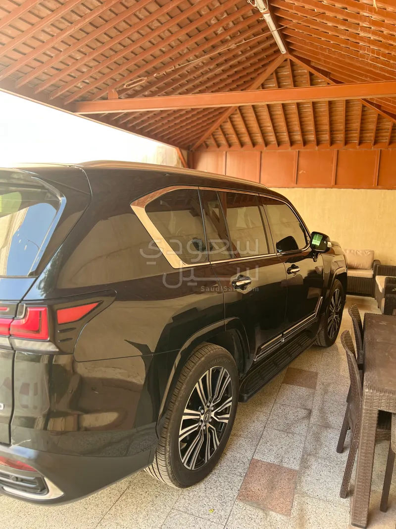 2024 لكزس إل إكس 600