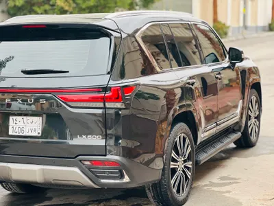 2024 لكزس إل إكس 600