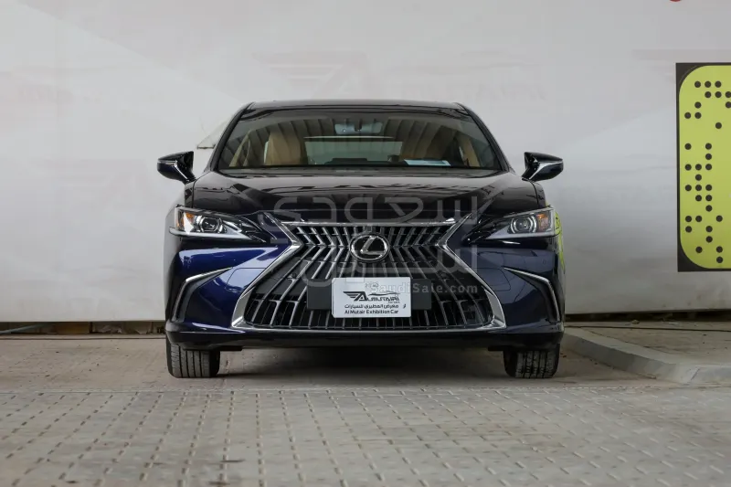 2025 لكزس إي إس 250