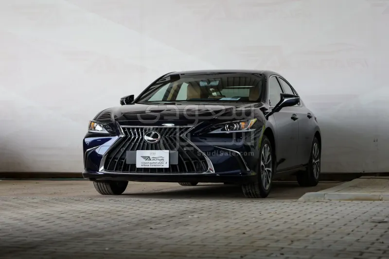 2025 لكزس إي إس 250