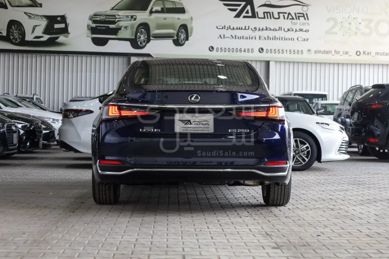 2025 لكزس إي إس 250