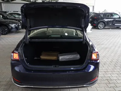 2025 لكزس إي إس 250