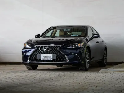 2025 لكزس إي إس 250
