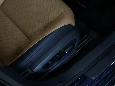 2025 لكزس إي إس 250