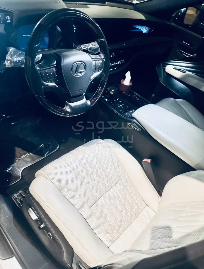 2019 لكزس إل إس 500