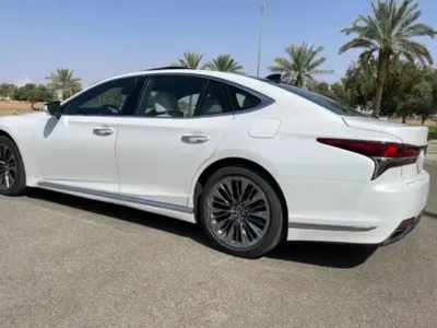 2019 لكزس إل إس 500