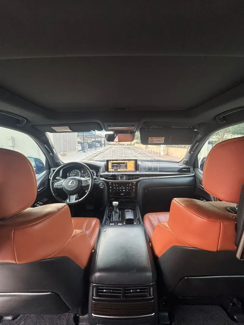 2017 لكزس إل إكس 570