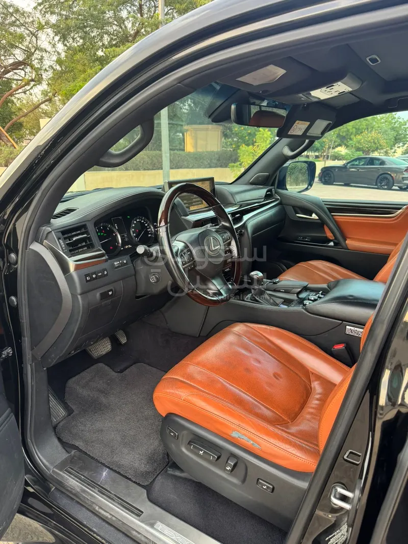 2017 لكزس إل إكس 570