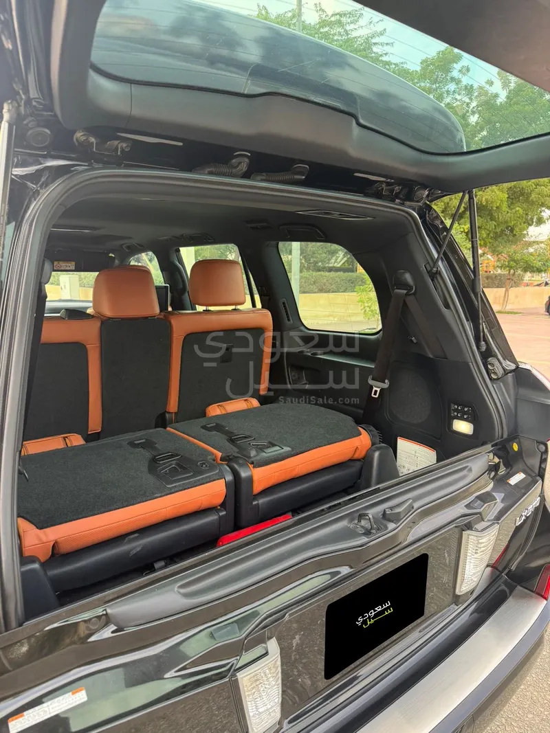 2017 لكزس إل إكس 570